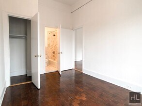 160 W 73rd St in New York, NY - Building Photo - Building Photo