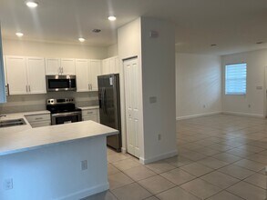 1305 SE 27th Ter in Homestead, FL - Building Photo - Building Photo