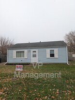 2707 W 69th St in Davenport, IA - Building Photo
