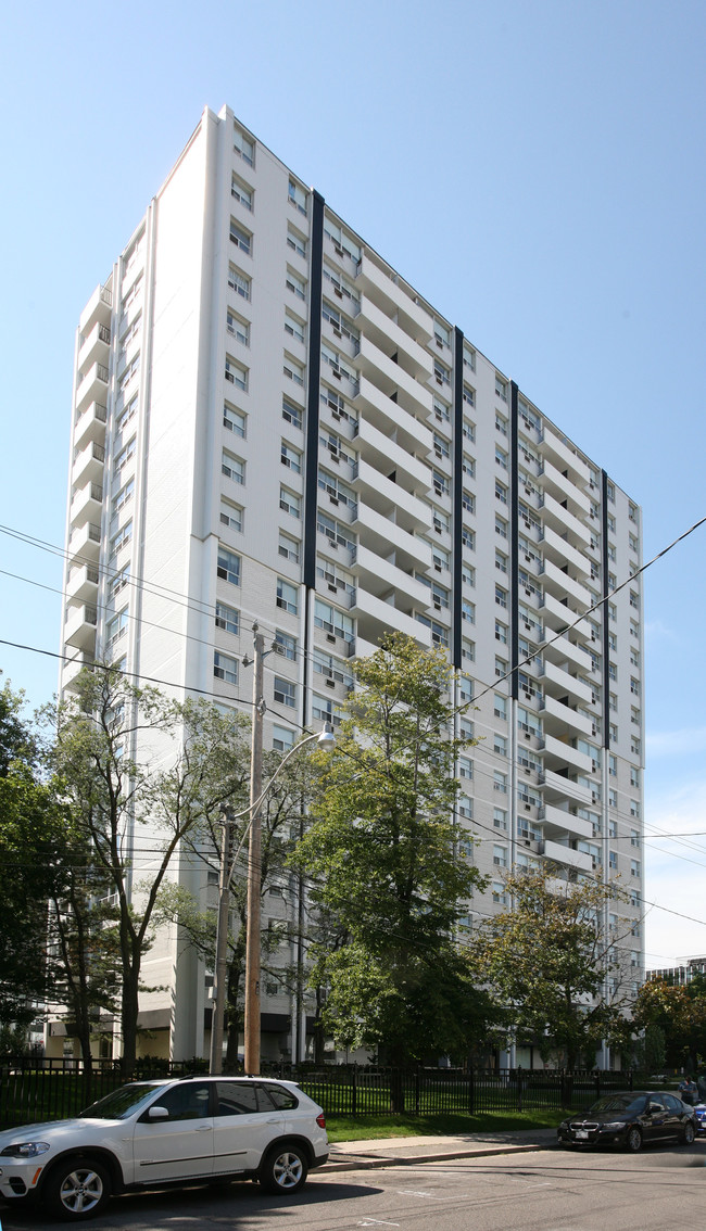 18 Brownlow in Toronto, ON - Building Photo - Building Photo