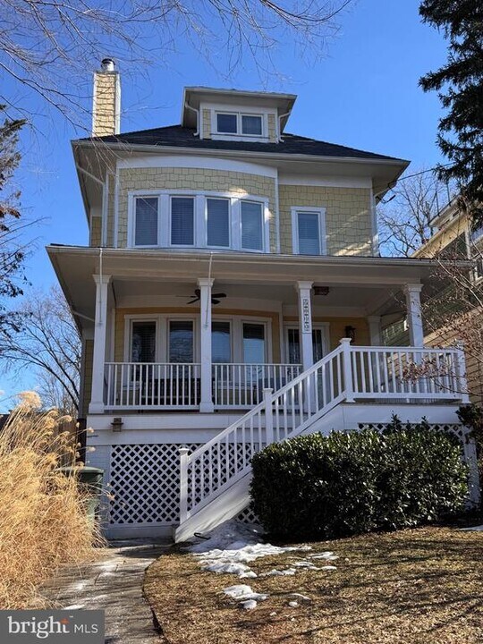 5013 Belt Rd NW in Washington, DC - Building Photo