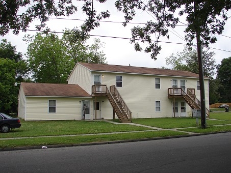 213 W Hayes St in Ahoskie, NC - Building Photo