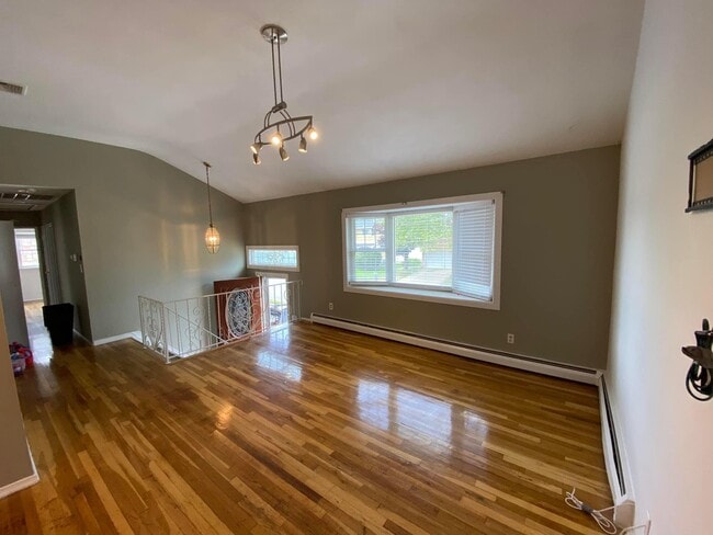 114 Jamie St, Unit 2nd Floor