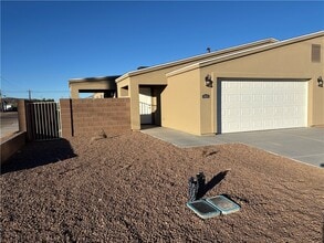 901 E Berk Ave in Kingman, AZ - Building Photo - Building Photo