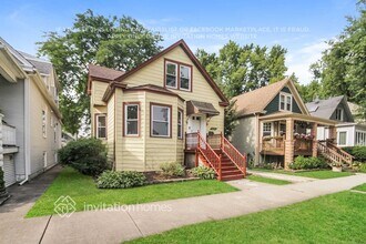 5647 W Berenice Ave in Chicago, IL - Foto de edificio - Building Photo