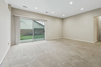 1665 Commodore Ct in Schaumburg, IL - Building Photo - Building Photo