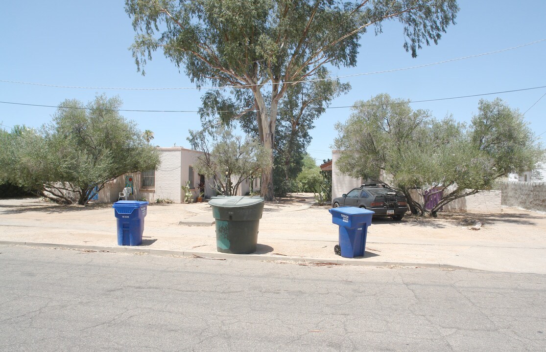 1211 N Jones Blvd in Tucson, AZ - Foto de edificio