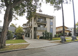 128 W Windsor Rd in Glendale, CA - Foto de edificio - Building Photo