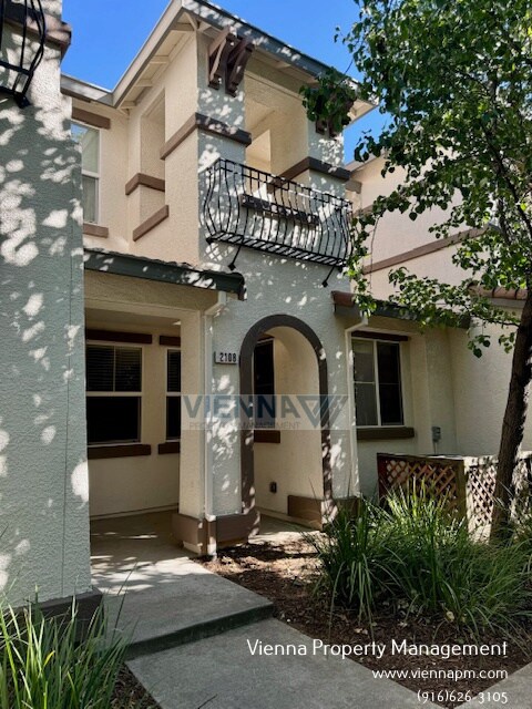 2108 Las Palomas Loop in Lincoln, CA - Building Photo
