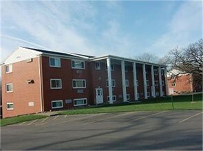 2012 Cedar St in Muscatine, IA - Building Photo - Building Photo