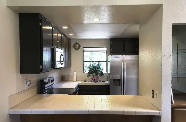 4548 W Point Loma Blvd in San Diego, CA - Building Photo - Building Photo