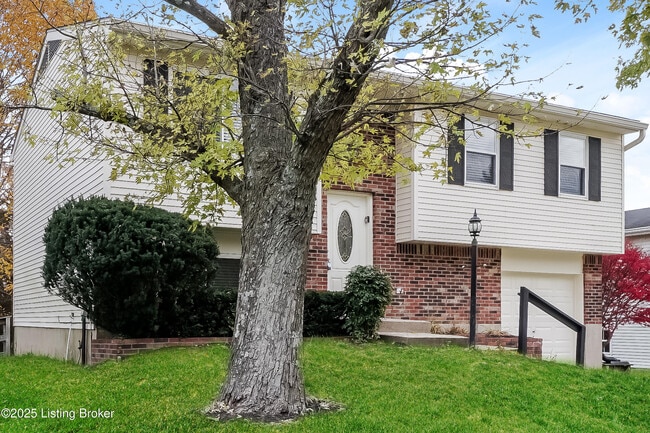 7411 Autumn Bent Way in Crestwood, KY - Building Photo - Building Photo