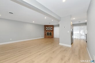 28 Mill Hill Rd in Fairfield, CT - Building Photo - Building Photo