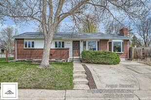 6596 Iris Way in Arvada, CO - Building Photo