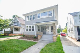 4129 N Lockwood Ave, Unit Upper in Toledo, OH - Building Photo