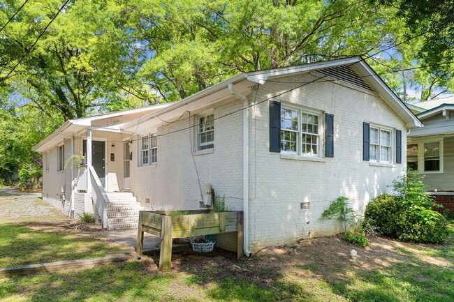 property at 915 N Buchanan Blvd