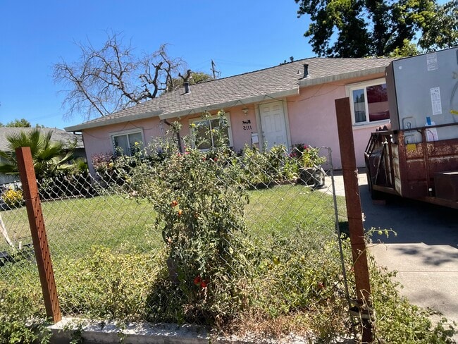 property at 1115 Kingsley Ave