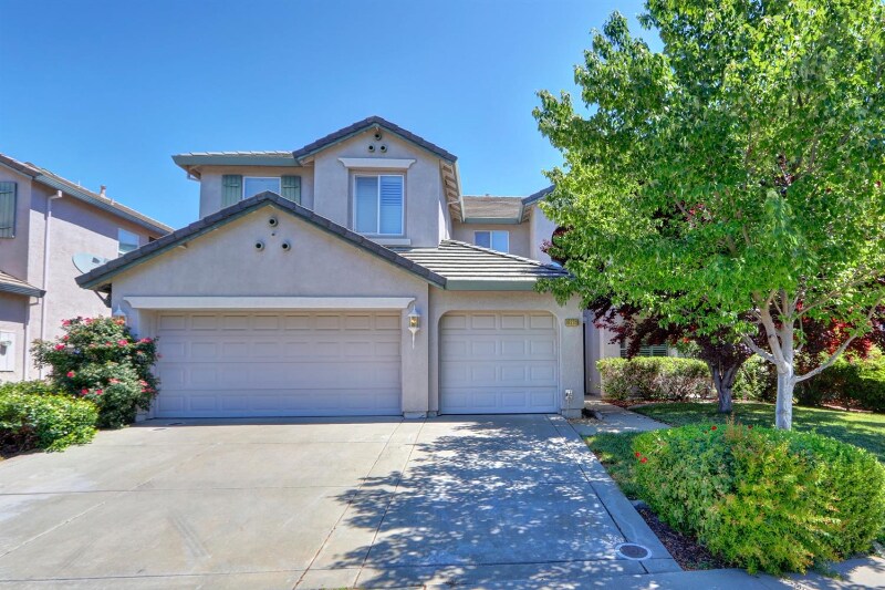 10239 Jenny Lynn Way in Elk Grove, CA - Building Photo