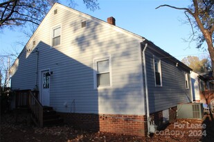 568 Englewood St NE in Concord, NC - Foto de edificio - Building Photo