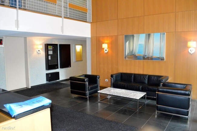 3033 N Sheridan Rd-Unit -Apt 1402 in Chicago, IL - Building Photo - Building Photo