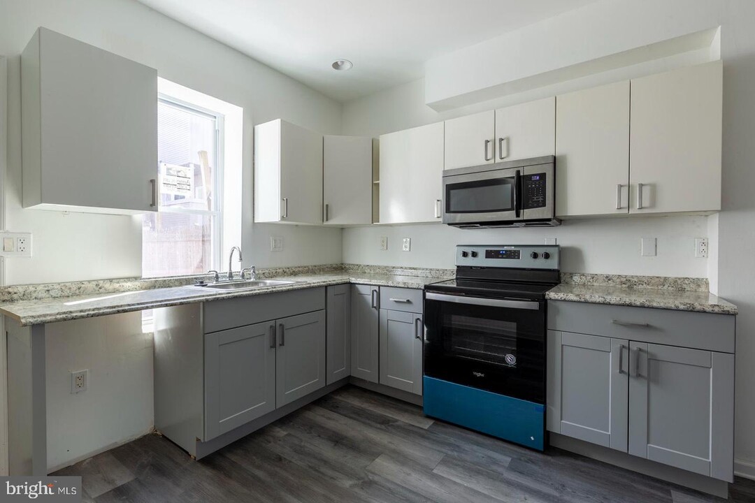 2695 Collins St in Philadelphia, PA - Building Photo