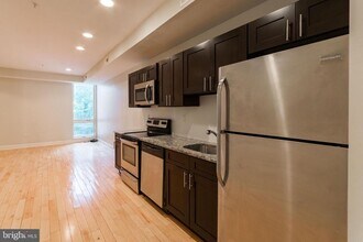 319 N Preston St in Philadelphia, PA - Building Photo - Building Photo