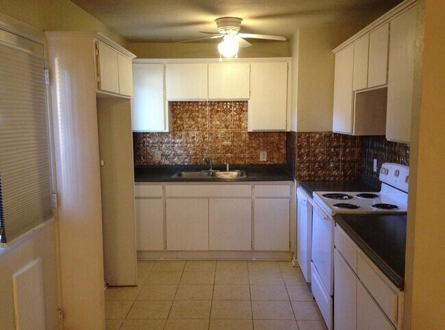6301 NW 22nd St in Bethany, OK - Building Photo - Building Photo