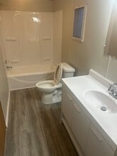 2009 W 3rd St in Newton, KS - Building Photo - Building Photo