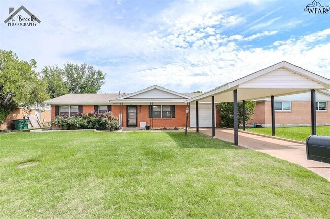 property at 713 W Clara Ave