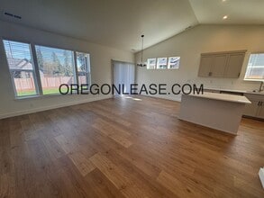 88097 Jameson Way in Veneta, OR - Building Photo - Building Photo