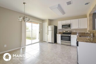 9318 Maple Silver in San Antonio, TX - Building Photo - Building Photo