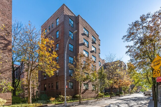 3441 78th St in Flushing, NY - Foto de edificio - Building Photo