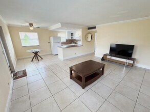 301 Seville Dr in Delray Beach, FL - Building Photo - Building Photo