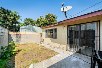 4948 W 95th St in Inglewood, CA - Building Photo - Building Photo