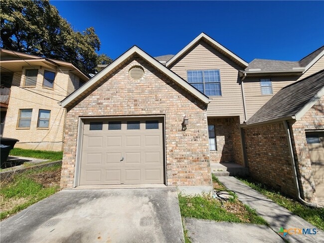 21 Moss Rock Dr in New Braunfels, TX - Building Photo - Building Photo