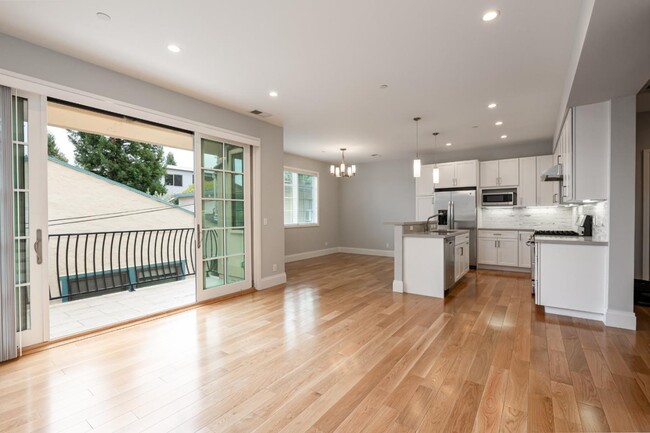 436 Laurel St in San Carlos, CA - Foto de edificio - Building Photo