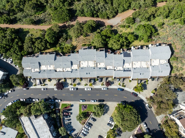 1040 Continentals WAY in Belmont, CA - Foto de edificio - Building Photo