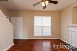 1309 Peach Park Ln in Charlotte, NC - Foto de edificio - Building Photo