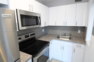 1398 NW 61st St in Miami, FL - Building Photo - Building Photo