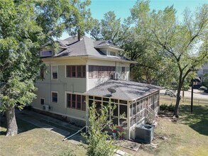 206 S Sims Ave in Bryan, TX - Building Photo - Building Photo