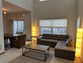 339 Bay Dr in Itasca, IL - Foto de edificio - Building Photo