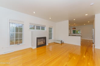 80 Vanderbilt Ave in Saratoga Springs, NY - Building Photo - Building Photo