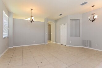 5426 Passing Pine Ln in Zephyrhills, FL - Building Photo - Building Photo