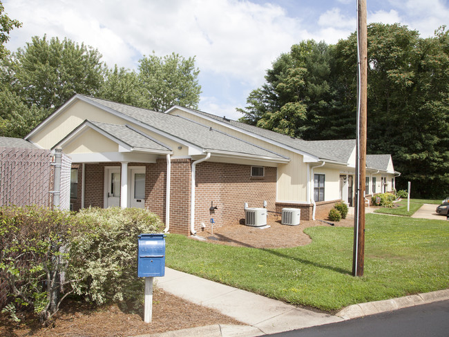 Rural Hill Apartments in Rural Hall, NC - Foto de edificio - Building Photo