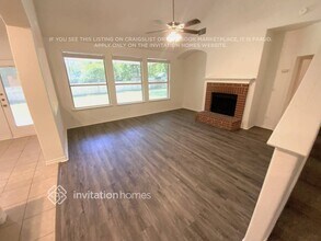 700 Bur Oak Dr in Burleson, TX - Foto de edificio - Building Photo
