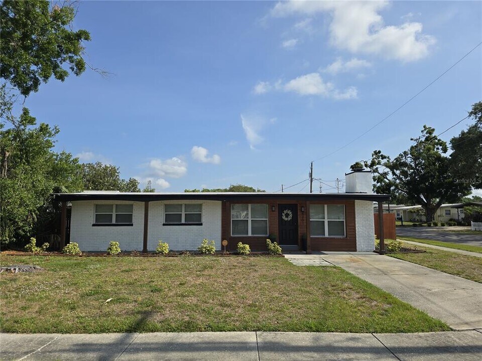 4301 W Wisconsin Ave in Tampa, FL - Building Photo