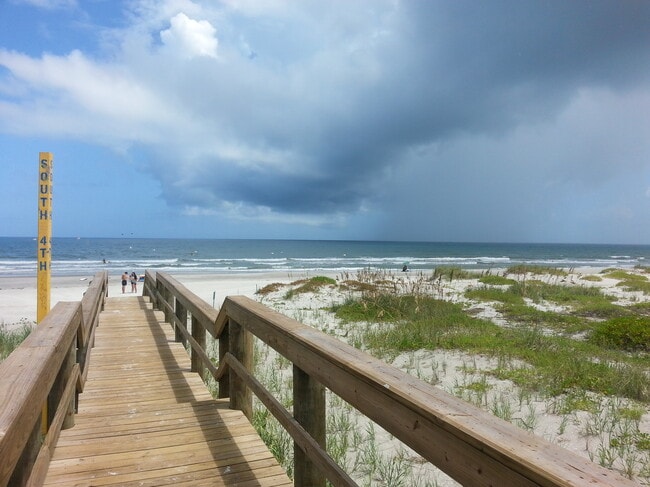 206 Jackson Ave, Unit 206