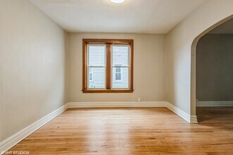 5138 W Montrose Ave, Unit 1 in Chicago, IL - Building Photo - Building Photo