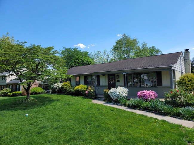 property at 1404 Carlton Dr