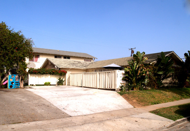 724 James St in Costa Mesa, CA - Foto de edificio - Building Photo